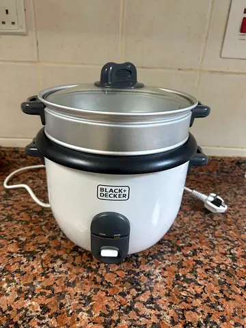 Black+Decker Electric Rice Cooker / Steamer - Compact, Good Condition along with Topper wear etc