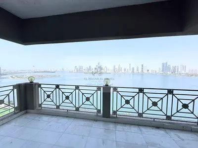 ثلاث غرف ماستر بإطلالة كاملة على البحيرة | صف أول على الكورنيش | 6 حمامات | غرفة خادمة وغسيل | بلكونتان وباركن مجاني