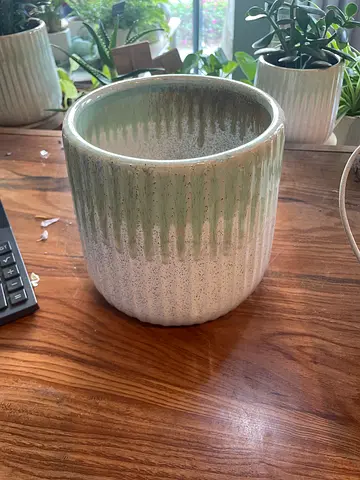 Medium green ceramic plant pot / planter. High 17cm/ width 16,5