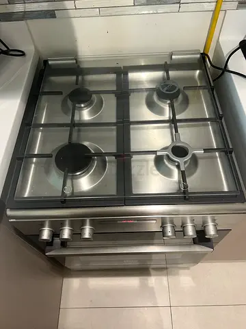 Stainless Steel 4-Burner Gas Hob with Oven - Good Condition - Burners never used