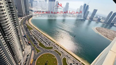 شقة فاخرة للبيع بإطلالة بحرية مفتوحة بالكامل، 3 غرف وصالة، غرفة خادمة ماستر، بلكون، جيم ومسبح، مساحة 2,162 قدم مربع