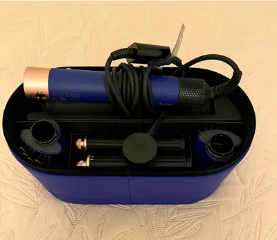 Hello! I’m selling Dyson Air Wrap