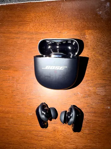 Bose QuietComfort Earbuds (Black) with Case - Good Condition
