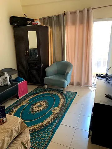 1 غرفه للايجار ببلكونه لشخص عربى بمنطقه الورقاء