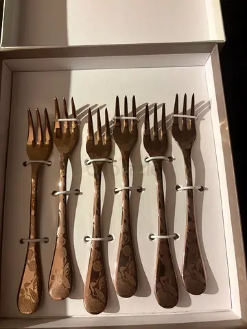 Mepra Set of 6 Decorative Dessert Forks - Rose Gold Patterned