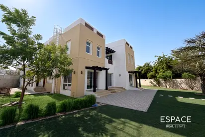 Huge Plot | Standalone Villa | Vacant Unit