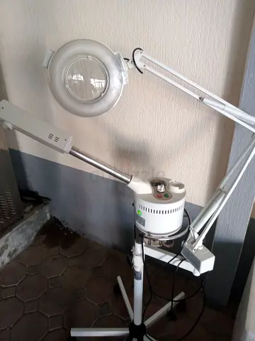 Floor-standing magnifying lamp with trolley and steamer (used)