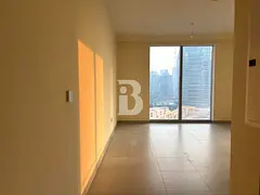 Vacant | Soothing 2 BR | Corner apartment