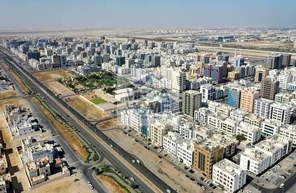 PERFECT COMMERCIAL LOCATION - 12 BEDROOMS - ELEVATOR
