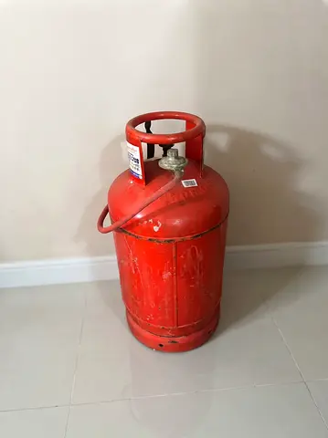 cooking gas cylinderand comes fully equipped with a connected hose and regulator. in ajman