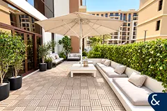 Large terrace | Open living | Closed kitchen