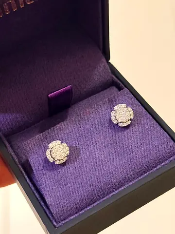 White Gold Diamond cluster stud earrings in flower design - pair