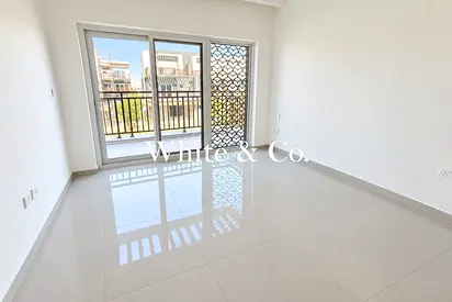 Brand New 4 Bed | Middle Unit | Vacant