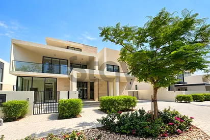 Lagoon Facing | Large Plot | Luxury Villa