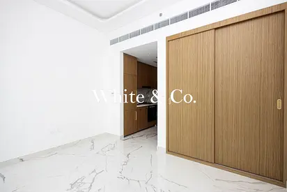 Vacant Studio | Community View | Modern