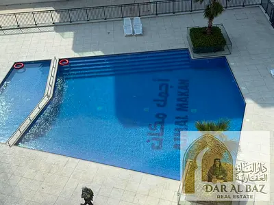 Sea view, master bedroom, 2 bathrooms, open-plan kitchen, built-in wardrobes, balcony, parking, gym, pool, and beach access; a distinctive and comfort
