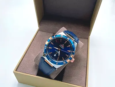 Blue dial men's wristwatch with leather strap (in box)