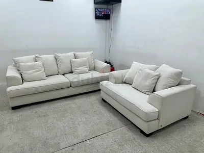 Like new condition the one brand Kingston 3+1 seater sofa