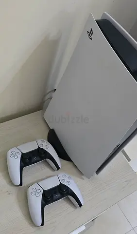 PS5 + 10 GAMES + 2 CONTROLLER
