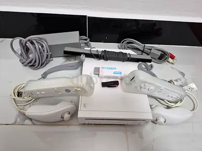 Nintendo Wii with all cables, 2 controllers and more than 55 games