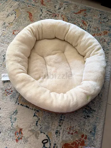 Round plush cat/dog bed - soft cozy pet bed (light cream)