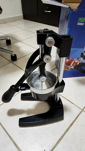 Heavy-duty manual citrus/lemon press juicer