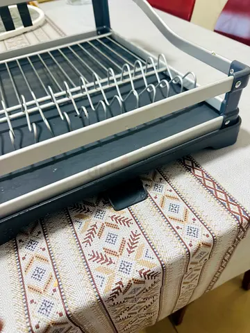 Newly bought Metal Dish Drying Rack with Drip Tray - Good Condition. Only used below 1 month.