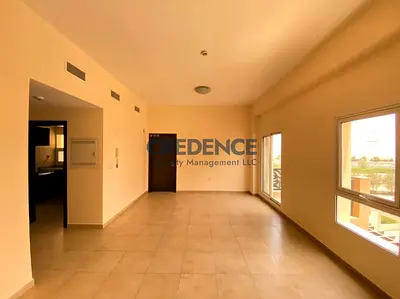 Spacious One Bedroom | Closed Kitchen