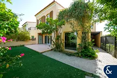Corner Townhouse | Close to Pool and Park