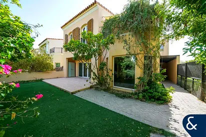 Corner Townhouse | Close to Pool and Park