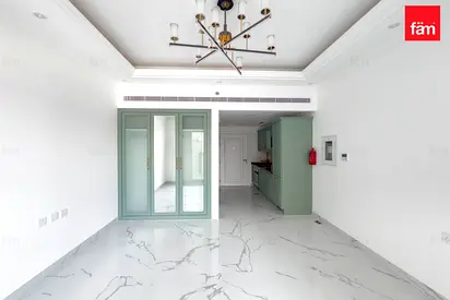 Unfurnished I Best Amenties I Luxury Living