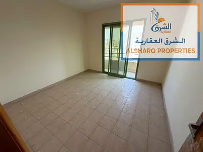 Very spacious layout – balcony with a direct sea view – built-in wardrobes – prime location (second