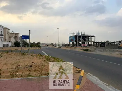 أفضل عرض!! || قطعة أرض فيلا بمساحة 3014 قدماً مربعاً || موافقة بناء (أرضي + طابقين) || بدون رسوم نقل ملكية || 645,000 درهم || منطقة "الحليو 1" – موقع