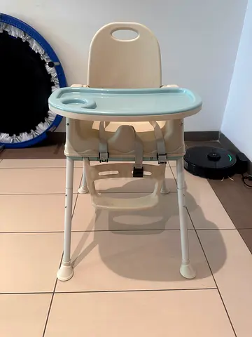 Basic plastic baby high chair with removable tray