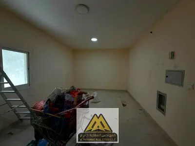 استديو بمساحة كبيرة للإيجار السنوي في النخيل 1 عجمان | بناية عائلية | تكييف مركزي | موقع حيوي | 18,000 درهم (4 دفعات)