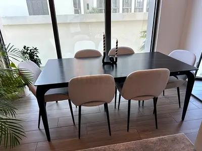 Black marble-effect dining table (perfect condition)