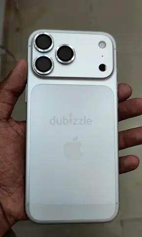 Iphone 17 pro max 512 Silver 66 cycle with warrenty UAE version (TDRA)
