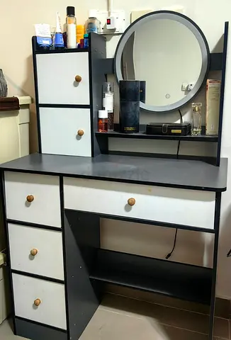 Dressing Table with Round Mirror and Storage Drawers