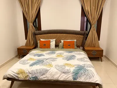 EXCELLENT CONDITION PAN Emirates Beautiful King Bedroom Set