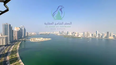 شقة واسعة 3 غرف نوم وغرفة خادمة ماستر للإيجار في المجاز 3 الشارقة - إطلالة بحرية، موقف مجاني وتسهيلات على 4 دفعات