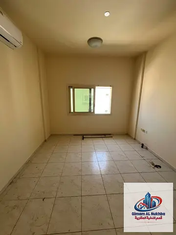 لما يكون البحر قريب منك والخدمات حولك يصبح السكن أكثر راحة استوديو في القليعة بخطوات من الكورنيش يمنحك قرباً مميزاً من الواجهة البحرية وأجواء البحر مع