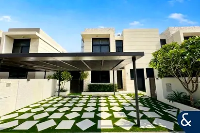Available | Upgraded | 3 Bed | Large Plot