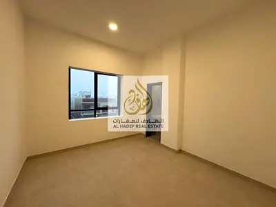 🏡 **للإيجار السنوي – غرفتين وصالة في الجرف 2 | عجمان** 🔥  📍 **موقع مميز على طريق الشيخ محمد بن زايد**  ✨ **أول ساكن – شقة جديدة** بمساحات ممتازة وت