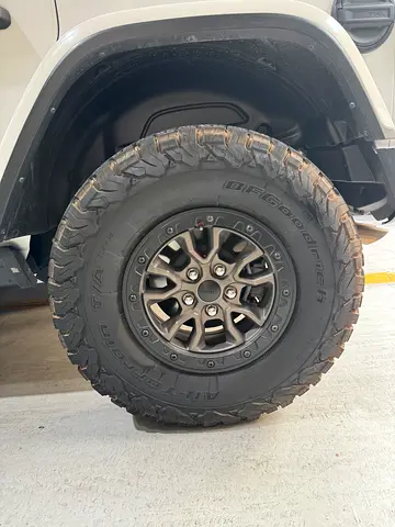 Original OEM 17” beadlock-capable 392 rims (set of 5) mileage only 35,000 (ONLY RIMS)