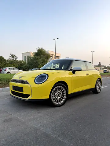 MINI Cooper SE Electric - Full Options - 4 Years Free Service - GCC Specs