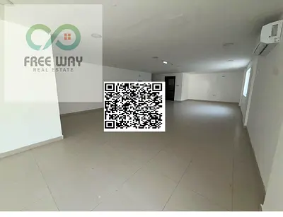 🏢 **للإيجار مكتب تجاري مميز في عجمان** 📍 **شارع المدرسة الوطنية**  فرصة مميزة لأصحاب الشركات والأعمال! مكتب تجاري بمساحة ممتازة وكبيرة جداً، يوفر لك