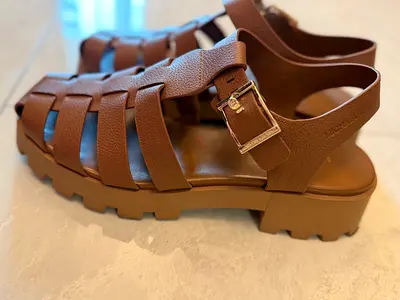 Brown chunky fisherman sandals with buckle - size not marked