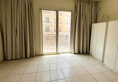 Spacious | Near to exit & bus stop