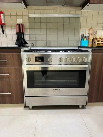 Bosch Freestanding Gas Range with Oven - Stainless Steel, Good Condition