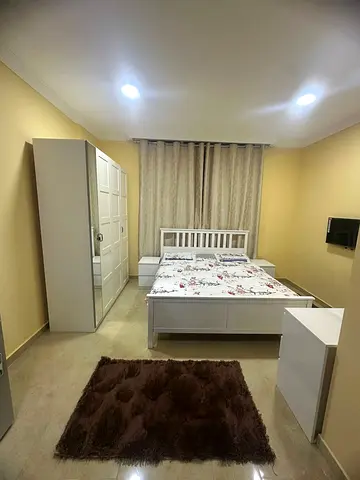 🏡 استوديو للإيجار الشهري في الروضة – بجوار الشروق مول